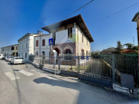 TERRA-TETTO CON AREA COMMERCIALE