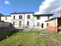 AMPIA CASA INDIPENDENTE CON AREA PRIVATA E RUSTICI