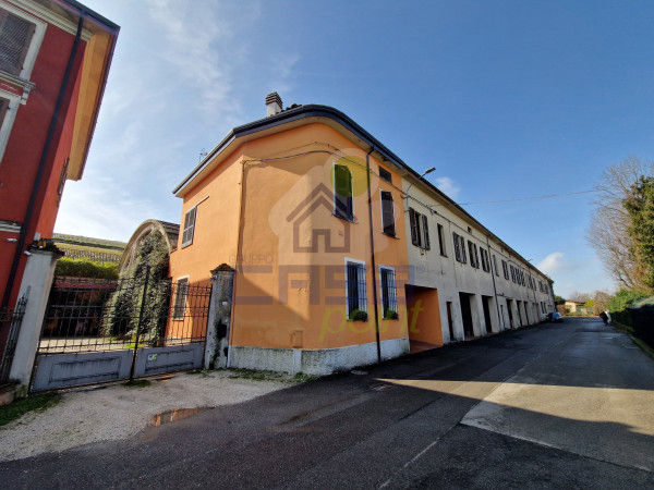CASA SEMINDIPENDENTE A PERSICO DOSIMO !!!