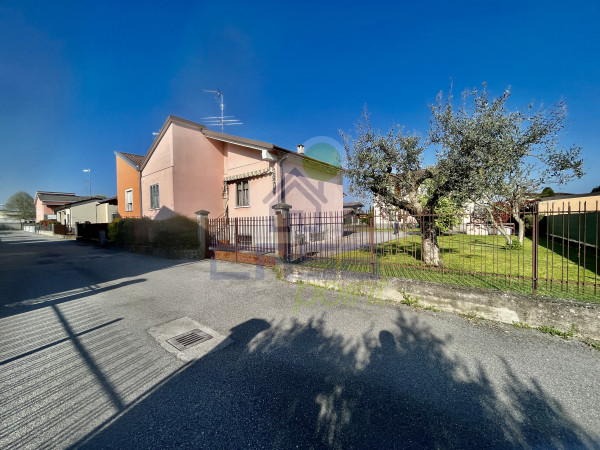 PORZIONE DI BIFAMILIARE