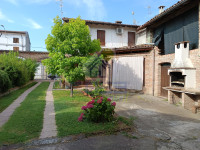 Casa Indipendente Ristrutturata in Stile Rustico Con Ampia Area Verde