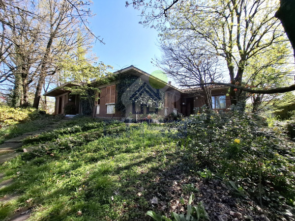 VILLA SINGOLA CON DOPPIA ABITAZIONE IN CENTRO A CAORSO