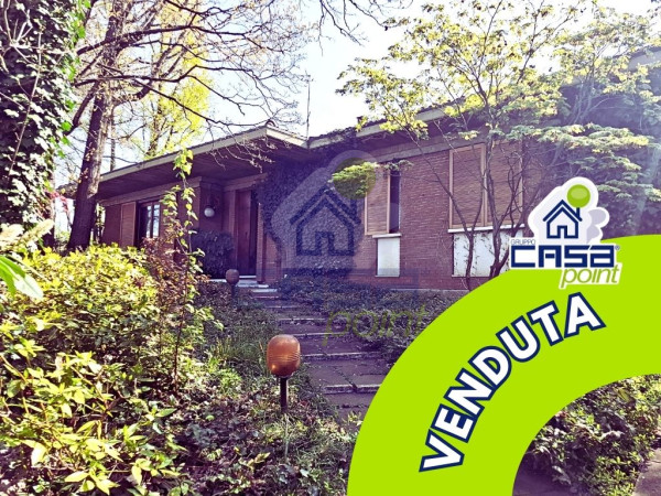 VILLA SINGOLA CON DOPPIA ABITAZIONE IN CENTRO A CAORSO