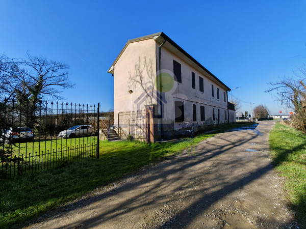 Casa Indipendente di 250 mq interni con 6000 mq di terreno!