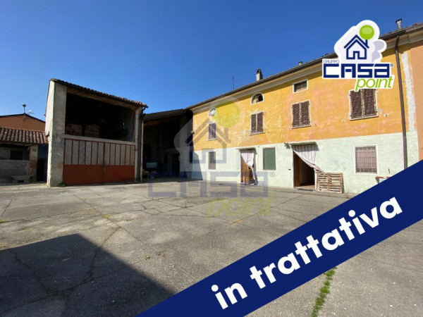 CASCINA A PORTE CHIUSE CON AMPIO SPAZIO ABITATIVO, CORTILE PRIVATO E LOCALI ACCESSORI