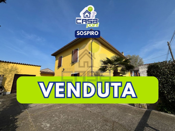 Splendida Villa Singola con Giardino Piantumato, Due Appartamenti Indipendenti ed autorimesse