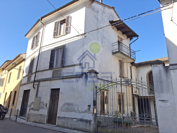 PALAZZINA IN CENTRO PAESE A MONTICELLI D'ONGINA
