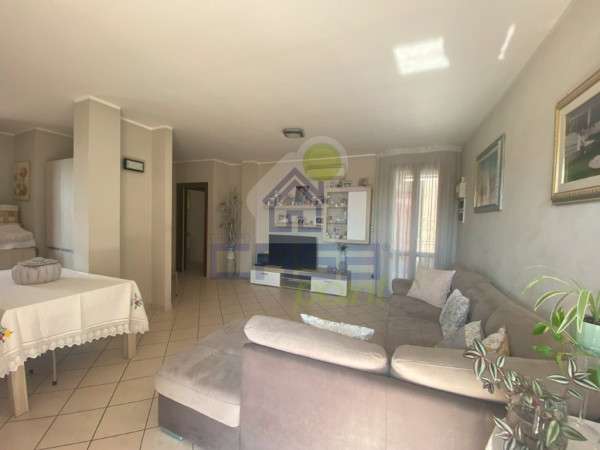 Quadrilocale al piano rialzato con garage doppio
