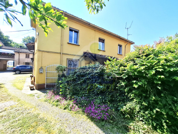 CASA SEMI-INDIPENDENTE CON RUSTICI E GIARDINO PRIVATO