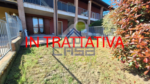 Appartamento trilocale al piano terra con giardino e box doppio