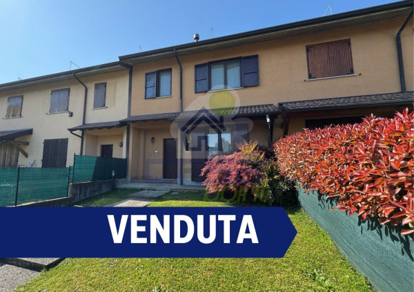 VILLETTA A SCHIERA CON GIARDINO PRIVATO E BOX DOPPIO
