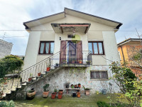 Casa indipendente con garage e giardino