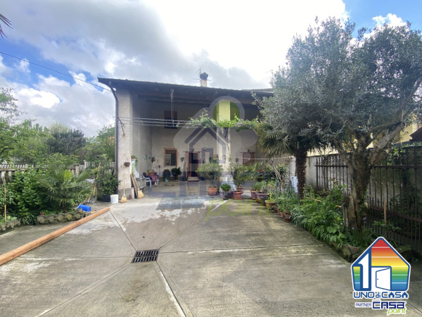 Cascinetta Indipendente con cortile e giardino in contesto di assoluta tranquillità.