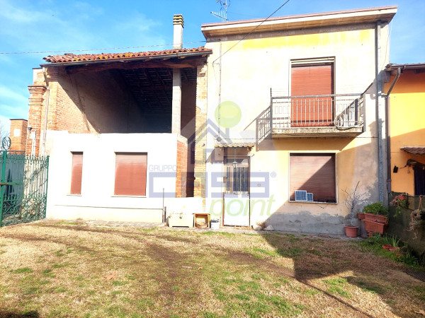 CASA DI CORTE CON RUSTICO