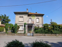 Rivarolo del Re – porzione di elegante villa d’epoca con giardino privato e terrazzo