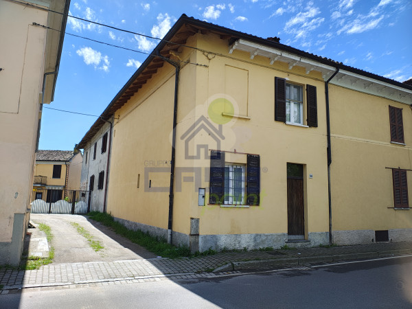 CASA DI CORTE CON GIARDINO PRIVATO