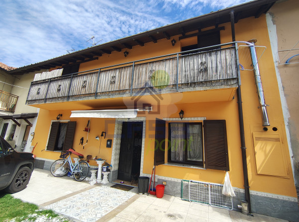 CASA DI CORTE RISTRUTTURATA SU DUE LIVELLI