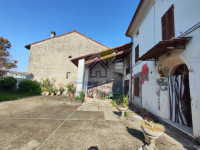 vista-portico-e-facciata-esterna.jpg