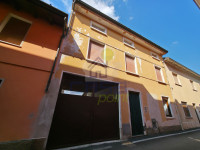 fronte strada