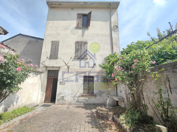 Casa autonoma con giardino e garage