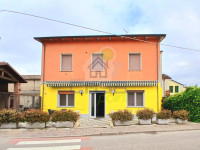 Casa indipendente con cortile privato a Calvatone