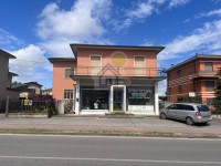 CASA INDIPENDENTE PLURIFAMILIARE CON NEGOZIO