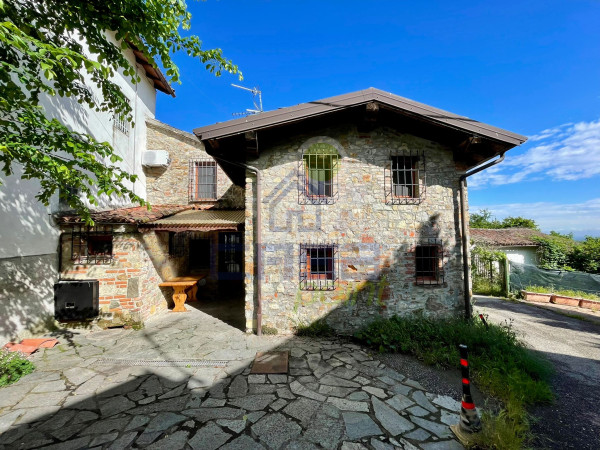 CASA IN SASSO SEMI-INDIPENDENTE RISTRUTTURATA CON PICCOLO ORTO E CORTILETTO PRIVATO