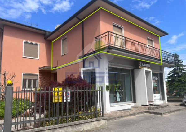 APPARTAMENTO TRILOCALE CON BALCONE E NEGOZIO ANNESSO