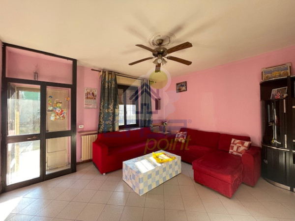 CASA LIBERA SU TRE LATI IN FRAZIONE DI MONTICELLI D'ONGINA