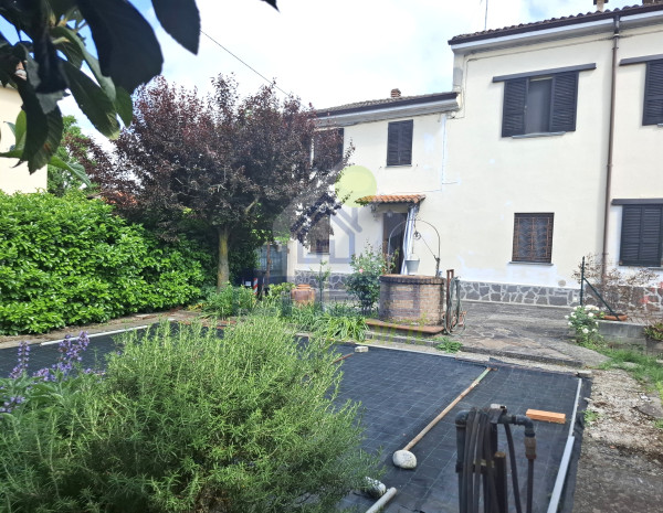 CASA SEMI INDIPENDENTE CON AREA PRIVATA-MONTICELLI D'ONGINA