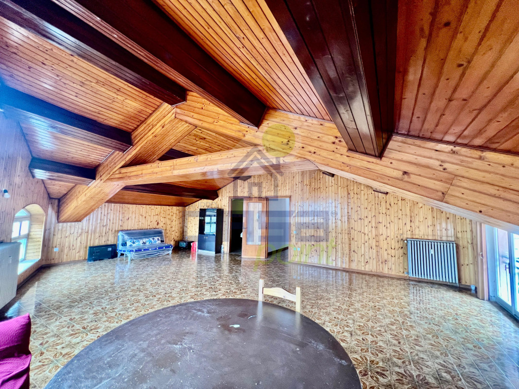 83b09522-da77-4462-b8bc-ee05ff779af2.jpg