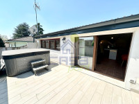 AB.2 TERRAZZO CON JACUZZI.jpg