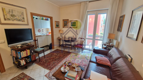 TRILOCALE RISTRUTTURATO CON BALCONE E CANTINA.