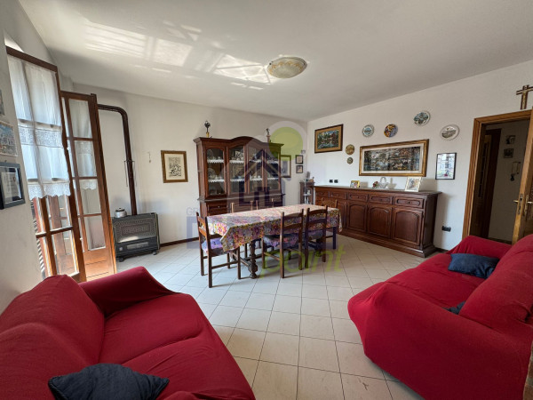 QUADRILOCALE LUMINOSO NEL CUORE DEL PAESE