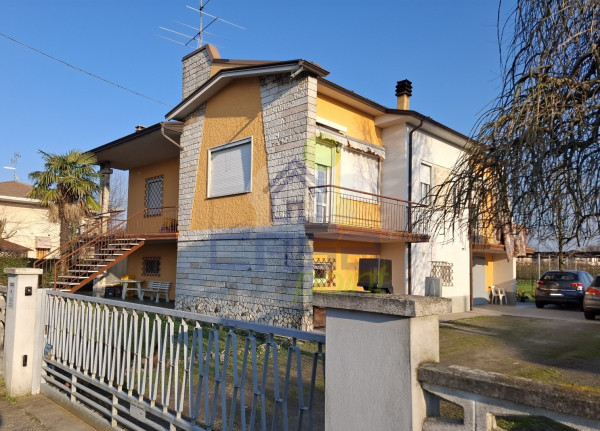 CASA LIBERA SU QUATTRO LATI