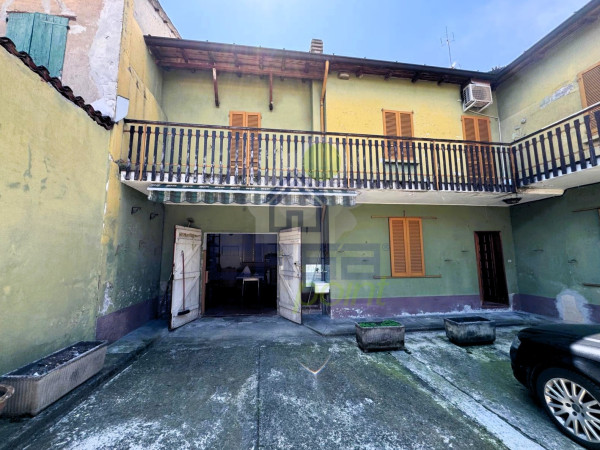 CASA di CORTE INDIPENDENTE con BOX