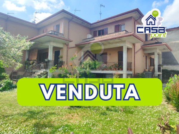 Villa di testa con ampio giardino, autorimessa e locali accessori: UNA SOLUZIONE DAGLI SPAZI UNICI!!!