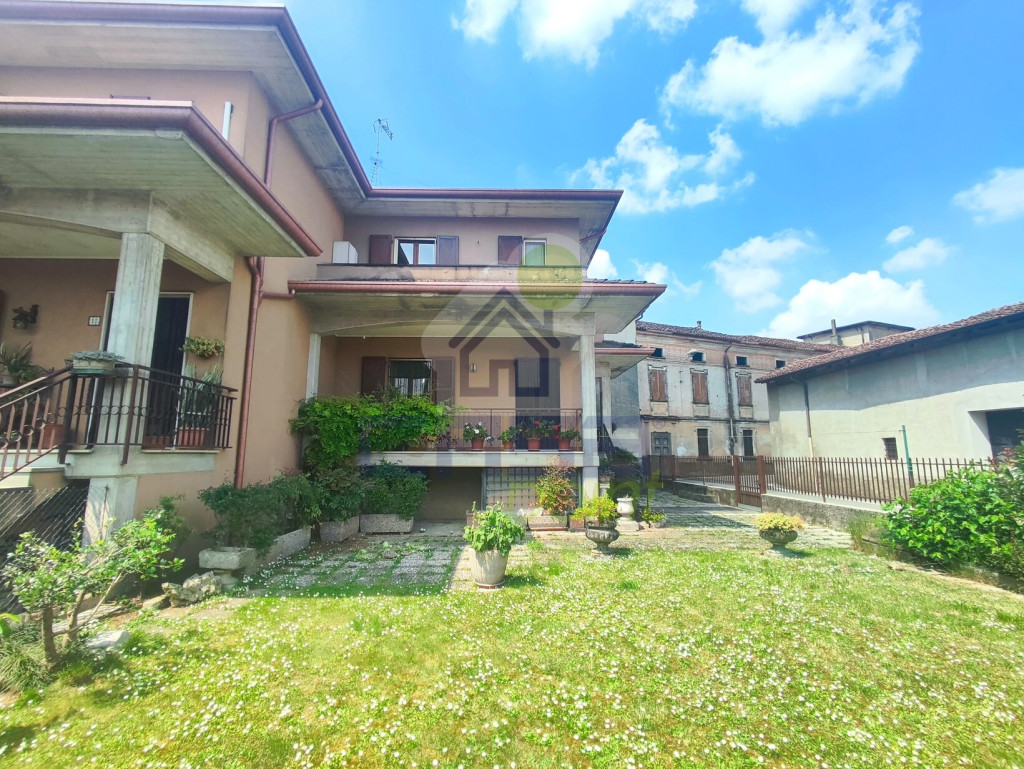 VISTA-DAL-GIARDINO-DI-PROPRIETà.jpg