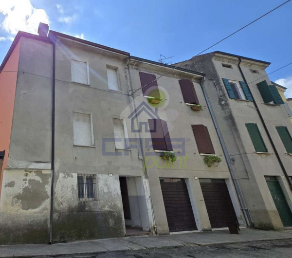 Due Appartamenti in Centro a Guastalla