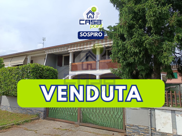 VILLA BIFAMILIARE LIBERA SU TRE LATI CON BOX E CANTINA
