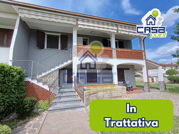 VILLA BIFAMILIARE LIBERA SU TRE LATI CON BOX E CANTINA