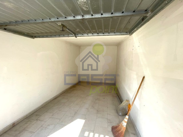 BOX AUTO IN VENDITA – 17 MQ – COMODO ACCESSO