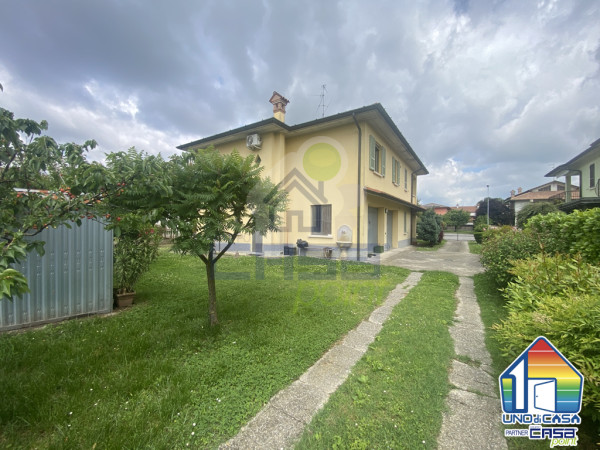 Villa Singola con Abitazione su Unico Piano + Bilocale