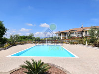 Trilocale con giardino e piscina