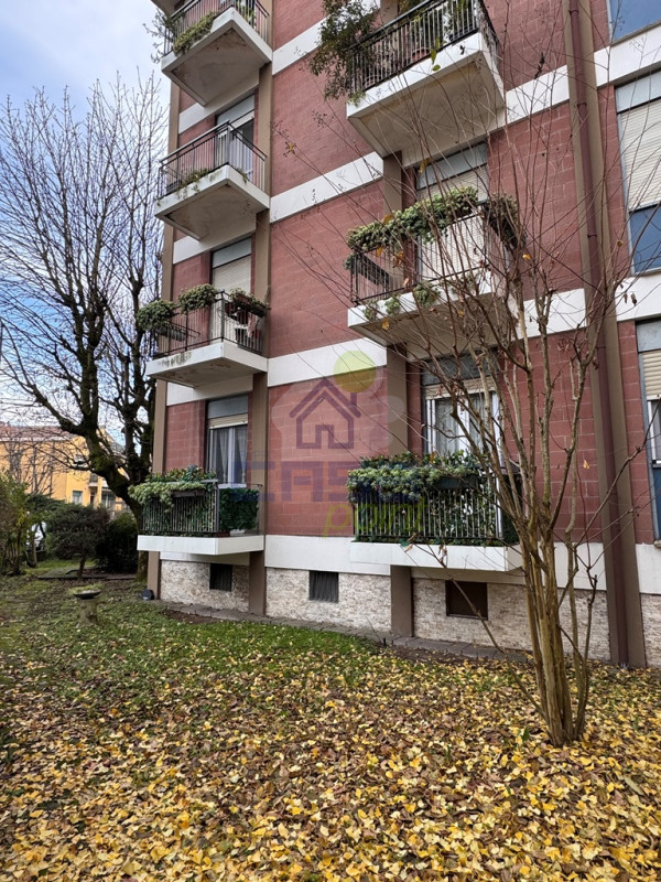 Appartamento con due letto, balconi, cantina e box