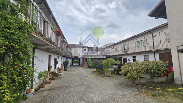 CASCINALE A CORTE CHIUSA - IDEALE PER INVESTIMENTO