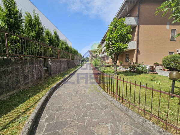 Trilocale con giardino privato in città.
