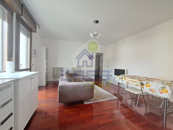 Elegante appartamento ultimo piano con ingresso indipendente.