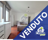 Elegante appartamento ultimo piano con ingresso indipendente e completo di arredo.