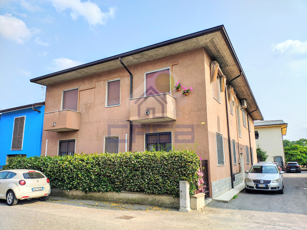 AMPIO TRILOCALE PIANO RIALZATO CON DUE BALCONI E BOX PRONTO DA ABITARE